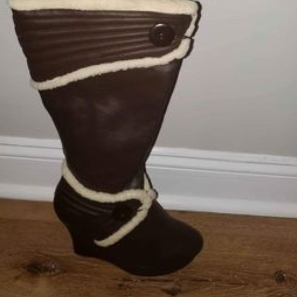 FEMALE WEDGE BOOTS